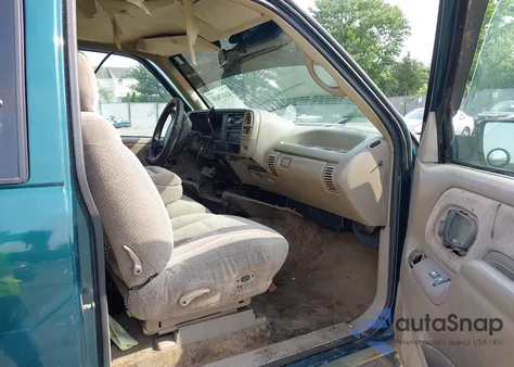 1996 GMC Sierra K1500 z USA, uszkodzony, nr VIN 2GTEK19W7T1537261